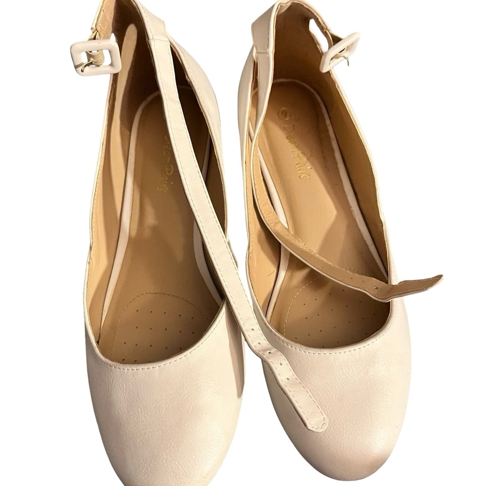 Elegant Off White Women's Flats